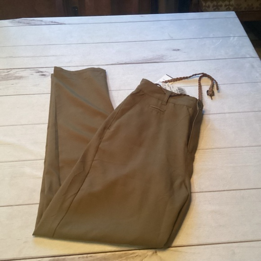 BNWT Forever 21  Size 8 Slacks.